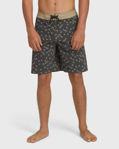 Billabong Men's Sundays Lo Tide 18\" Boardshorts - Black