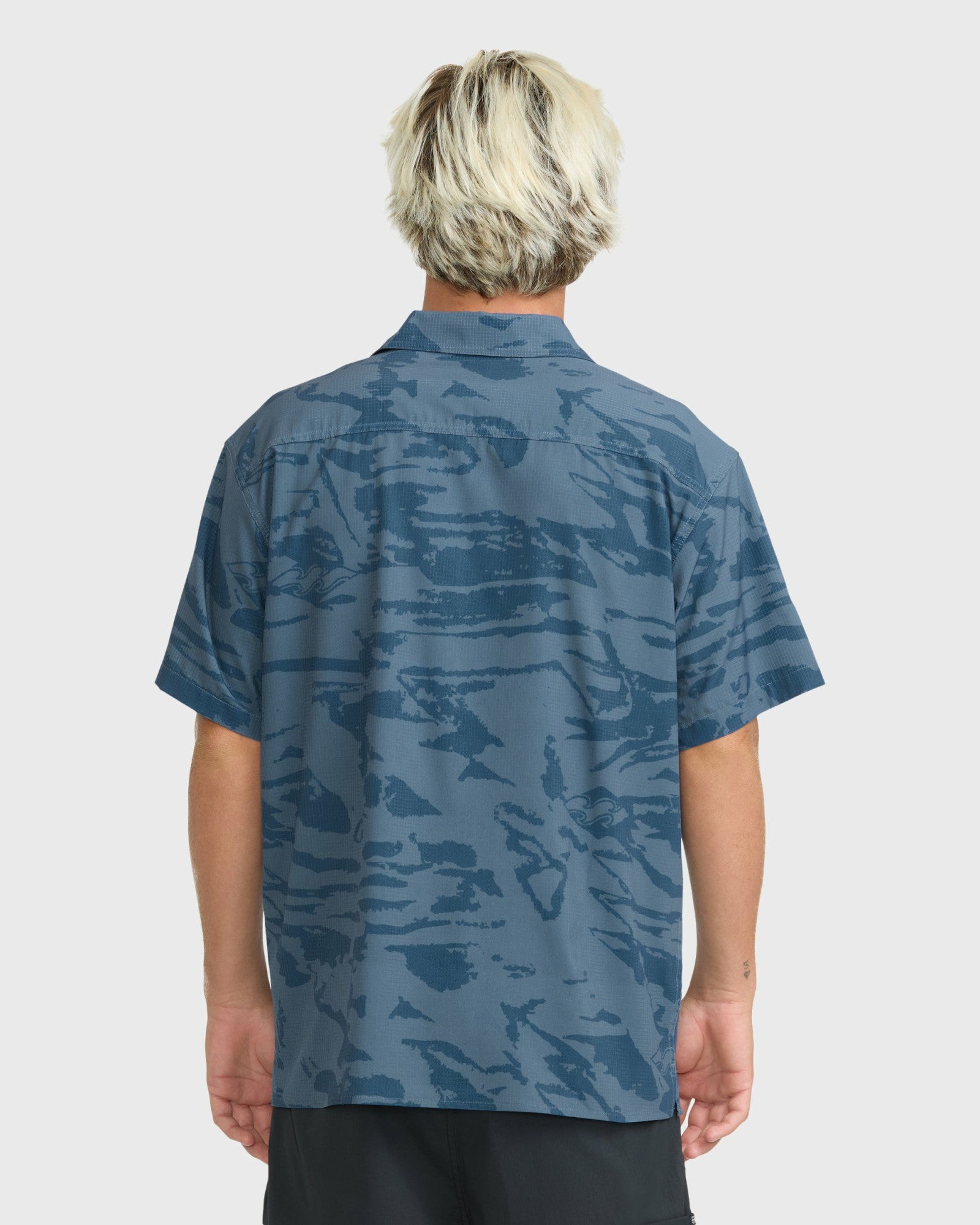 Billabong Men's Adventure Division Surftrek Perforated Short Sleeve Woven Shirt - China Blue