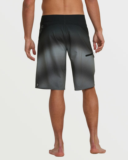 Billabong Men's Fluid Pro Performance 21\" Boardshorts - Black