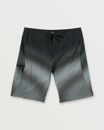 Billabong Men's Fluid Pro Performance 21\" Boardshorts - Black