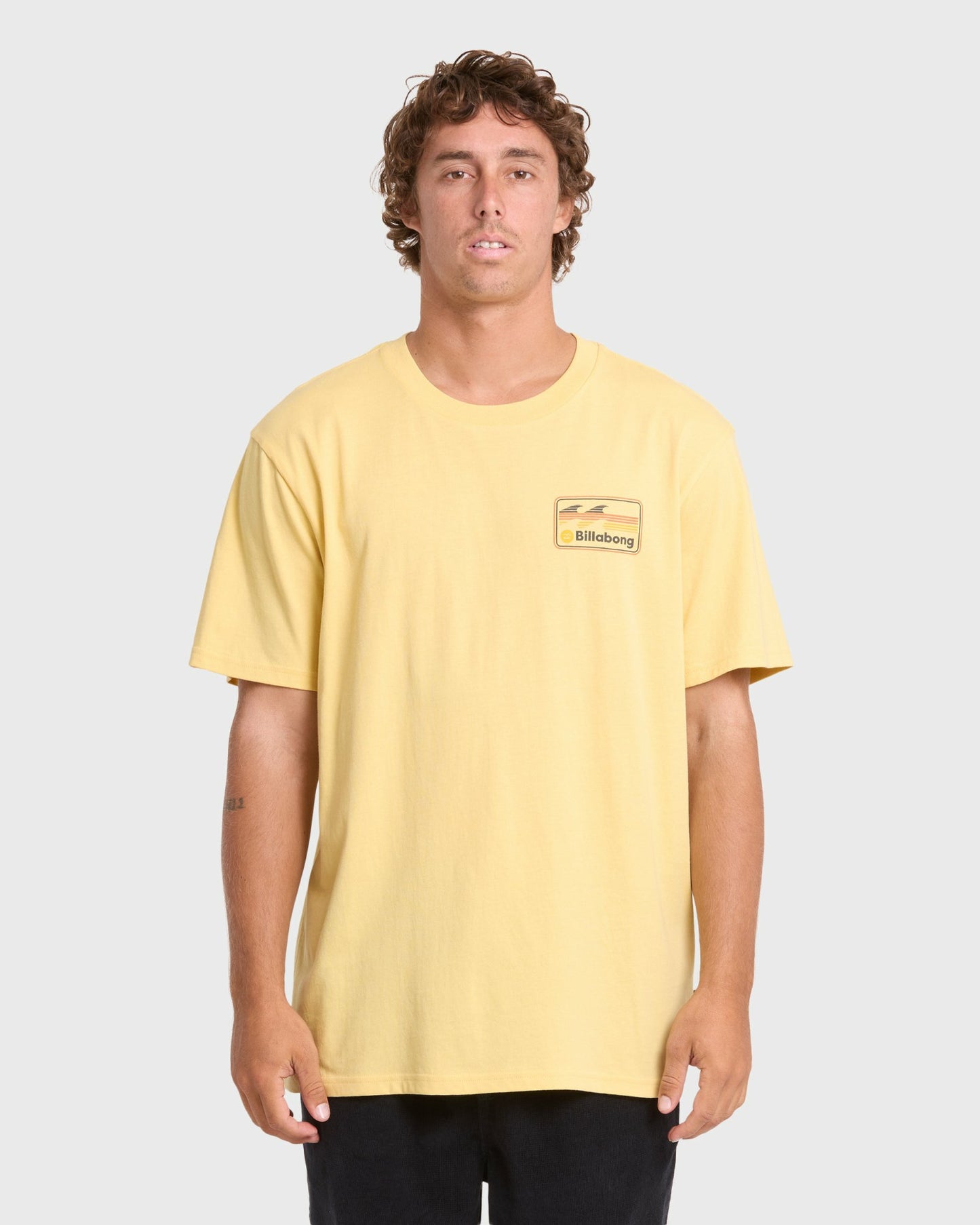 Billabong Men's Runner Premium Short Sleeve Cotton T-Shirt - Raffia