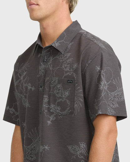 Billabong Men's Sundays Island Short Sleeve Woven Shirt - Phantom