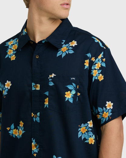 Billabong Men's Sundays Mini Short Sleeve Woven Shirt - Navy